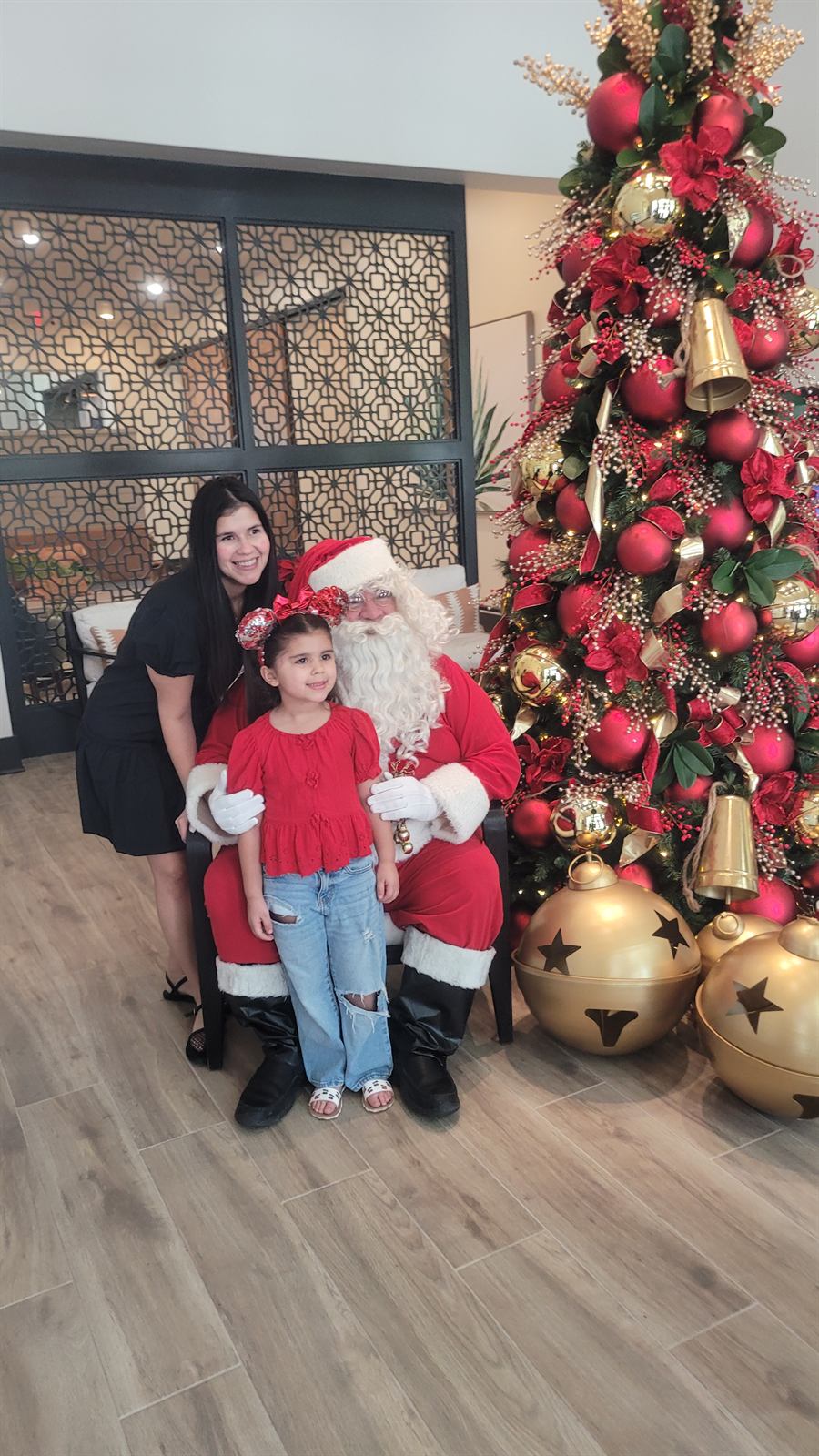 Papa Noel with children and event entertainers
