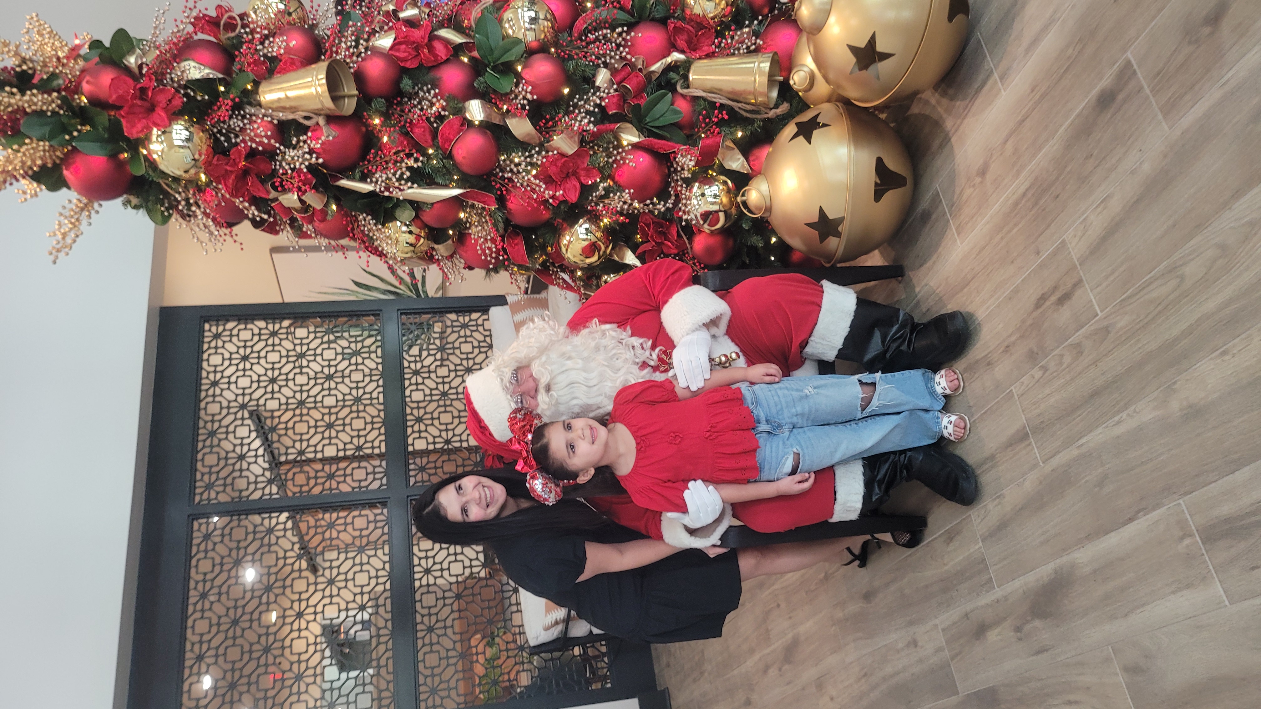 Papa Noel with a family at a Christmas event